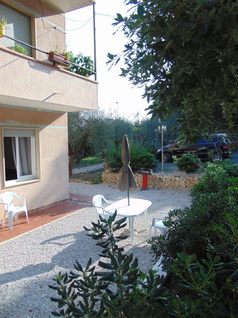 Appartamento Il Geranio Quercianella Luaran gambar