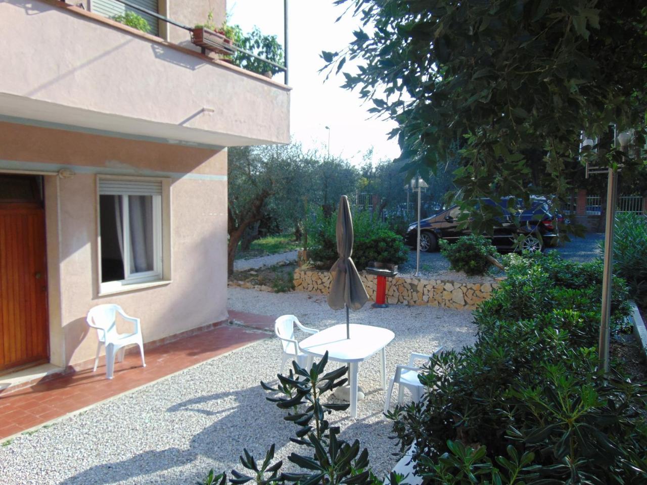 Appartamento Il Geranio Quercianella Luaran gambar